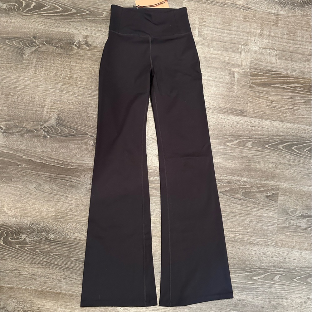 NWT Girlfriend Collective compressive flare legging.